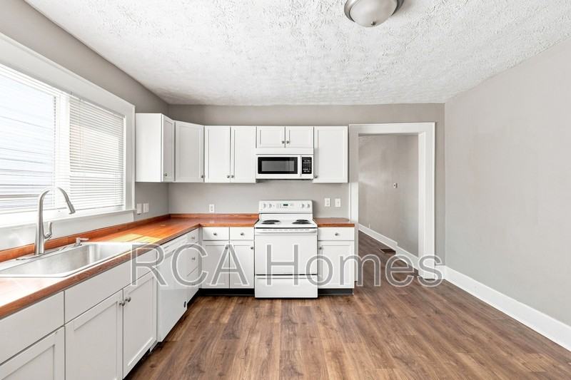1036 Nelson Ave - Photo 5 of 10