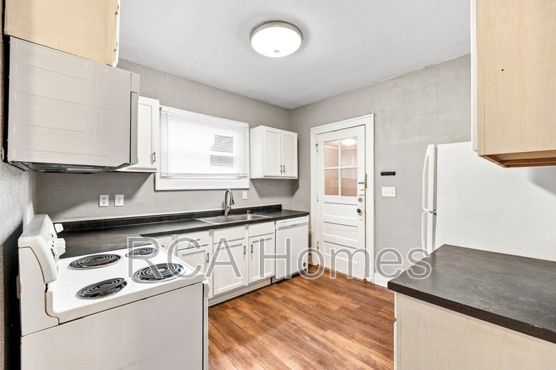 3618 Salem St - Photo 3 of 9