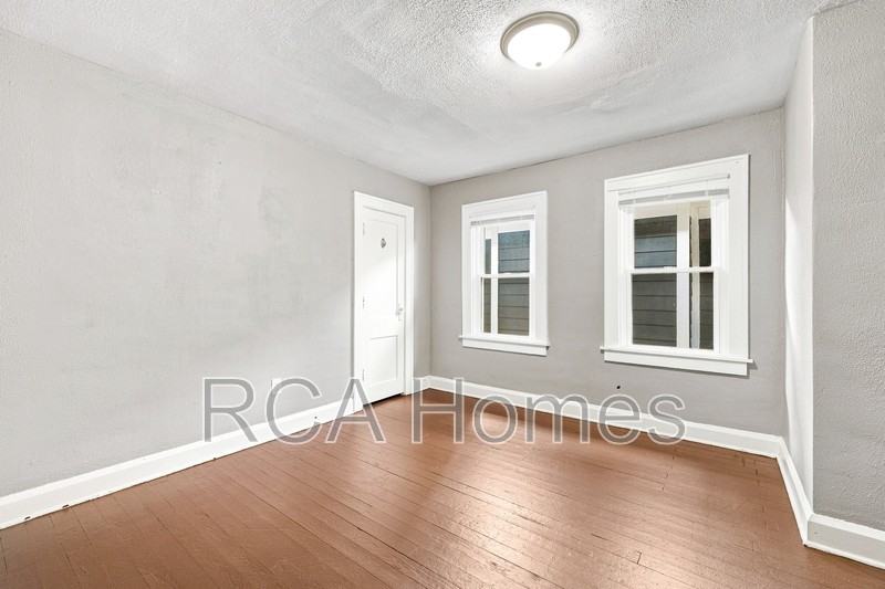 3618 Salem St - Photo 4 of 9