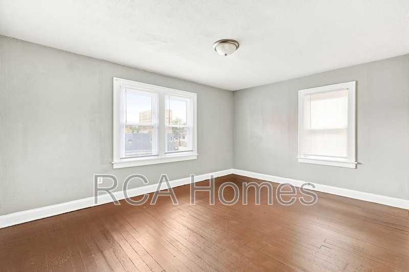 3618 Salem St - Photo 5 of 9