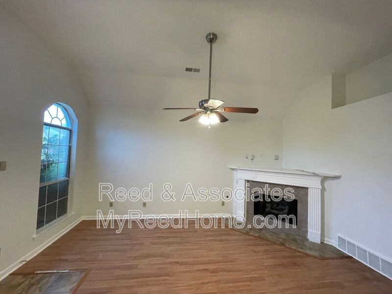 1490 Estacada Way - Photo 4 of 13