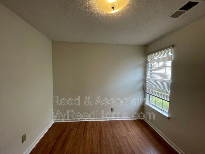1490 Estacada Way - Photo 7 of 13