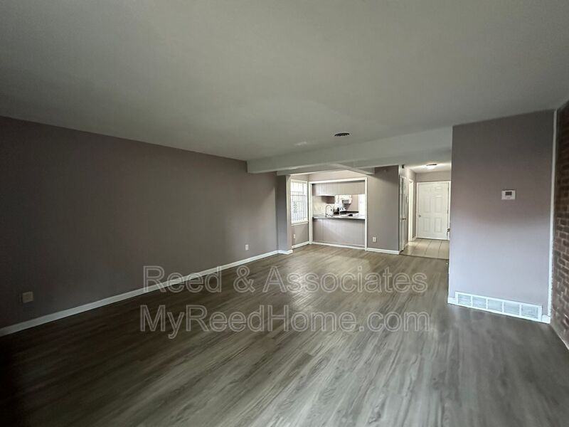 3115 Monterrey Sq - Photo 4 of 12