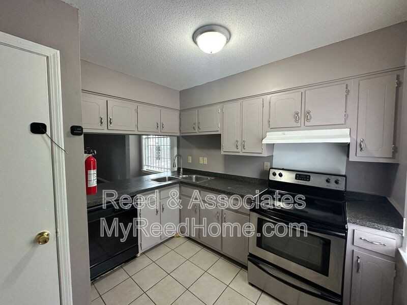 3115 Monterrey Sq - Photo 5 of 12