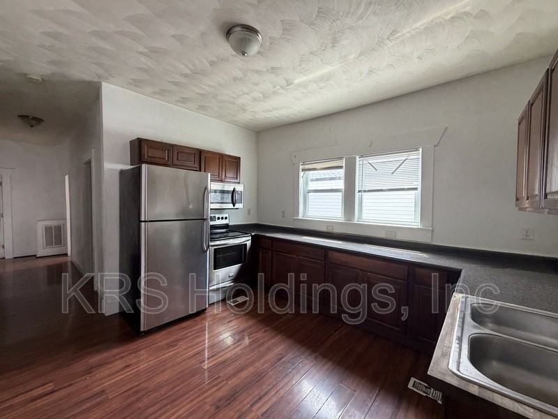 1025 Baltimore St #A - Photo 3 of 8