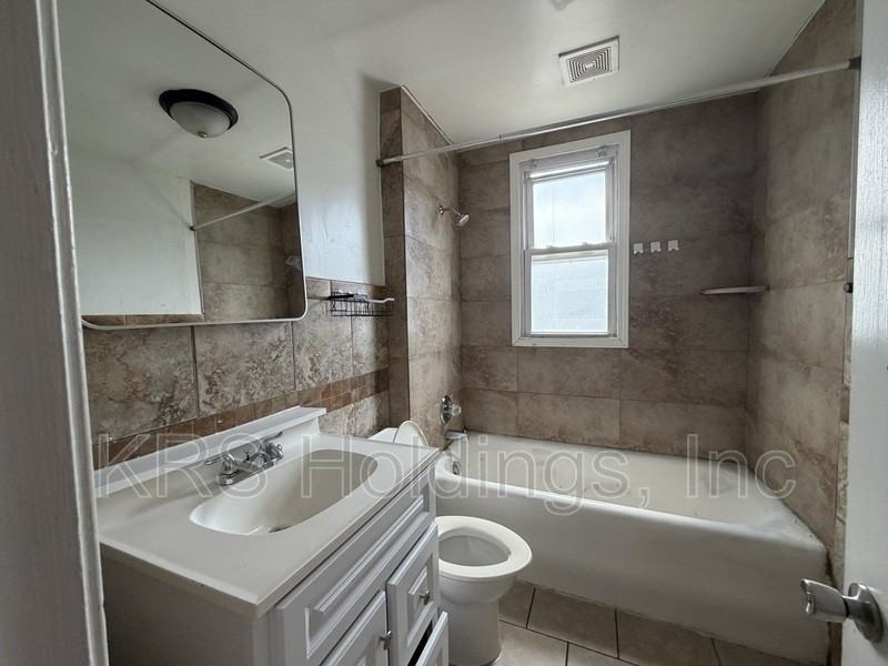 1025 Baltimore St #A - Photo 6 of 8