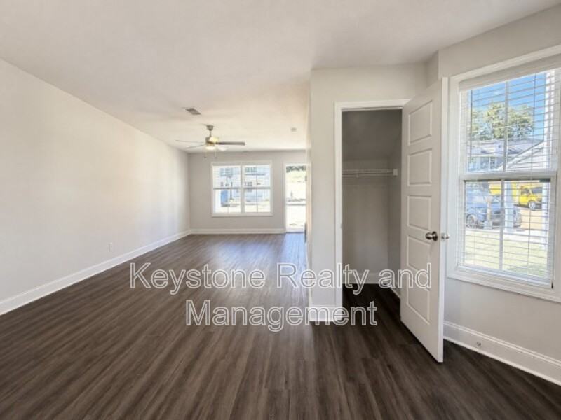 1207 W Woodland Valley Ln - Photo 3 of 13