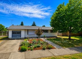310 Ne Cambridge Cir - Photo 1 of 1