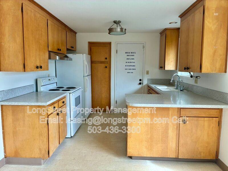 310 Ne Cambridge Cir - Photo 3 of 30