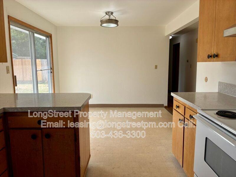 310 Ne Cambridge Cir - Photo 4 of 30