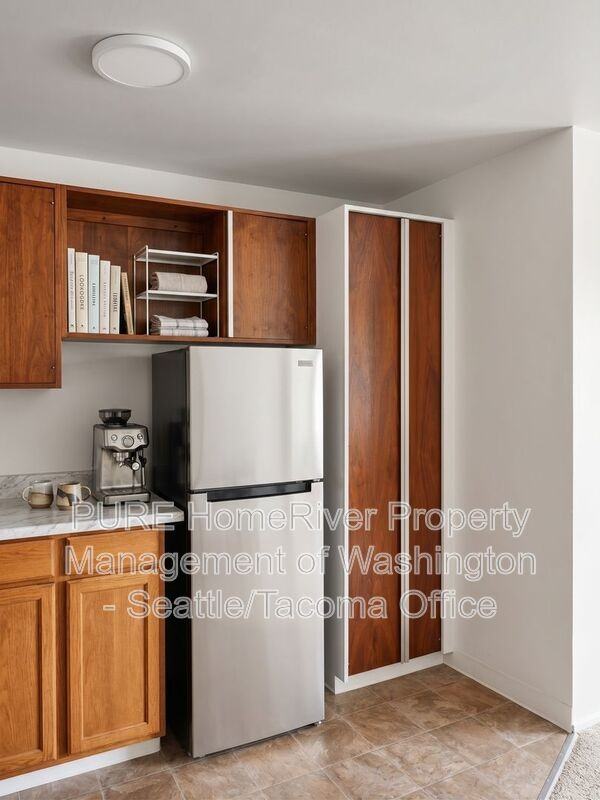 11212 Bridgeport Way Sw #7 - Photo 2 of 6