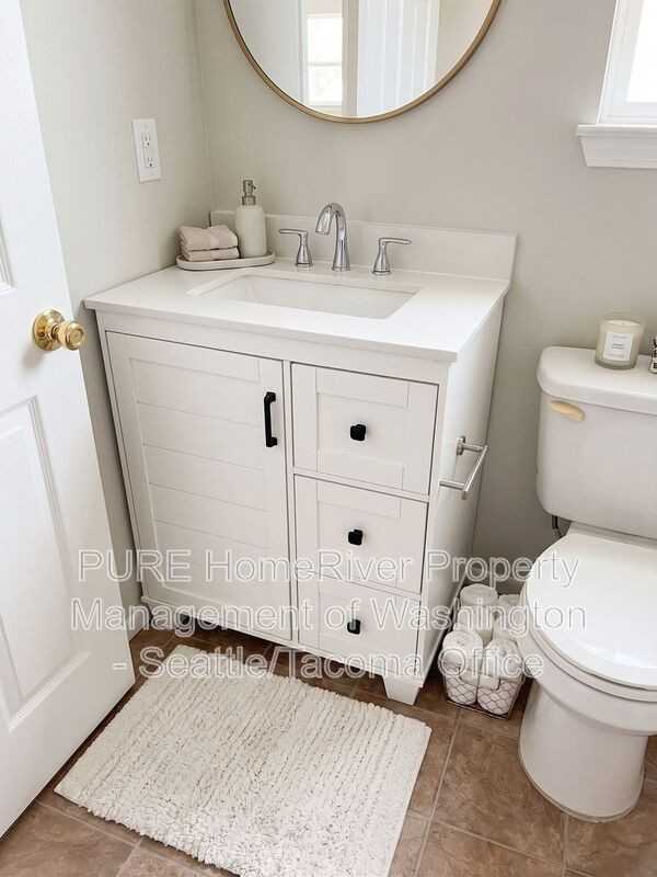 11212 Bridgeport Way Sw #7 - Photo 4 of 6