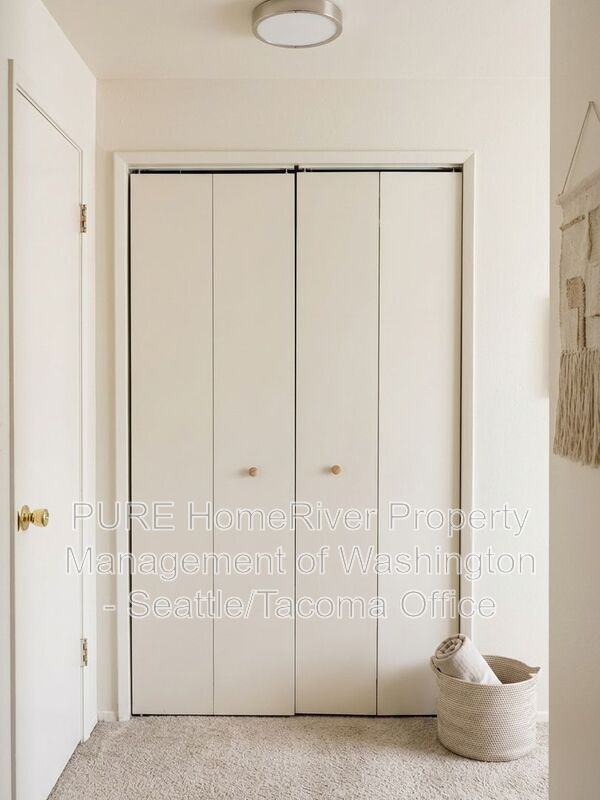 11212 Bridgeport Way Sw #6 - Photo 4 of 6