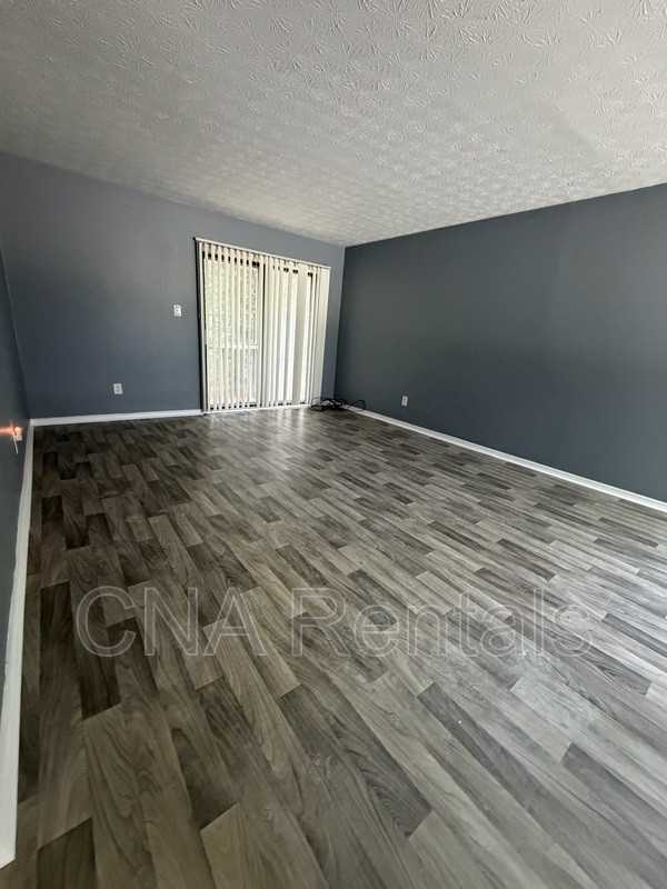949 Pine Oak Trl - Photo 2 of 15