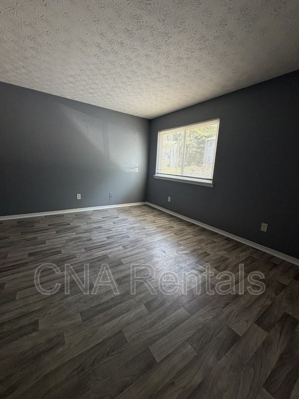 949 Pine Oak Trl - Photo 3 of 15
