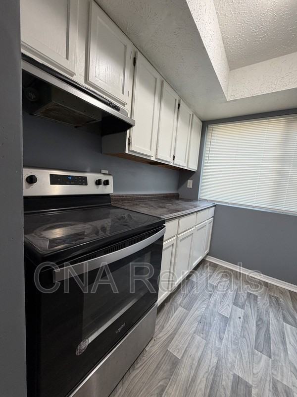 949 Pine Oak Trl - Photo 7 of 15