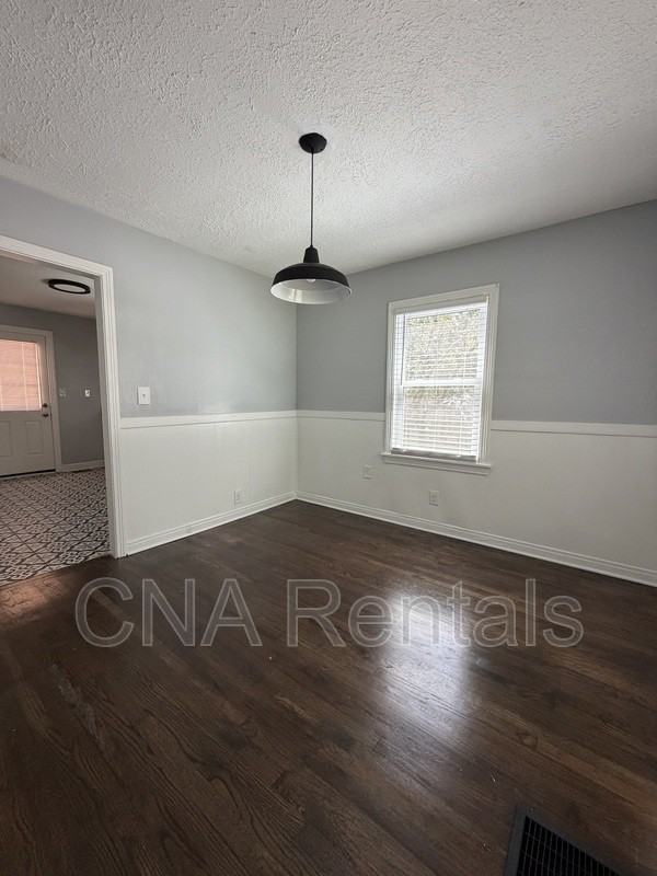 2047 Benson Ave Se - Photo 4 of 14