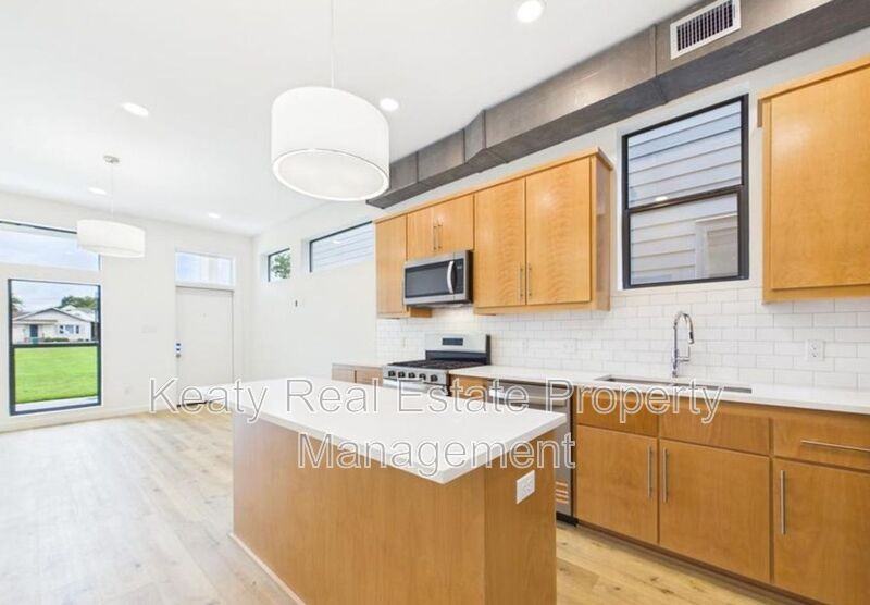 201 1120S Washington Street #201 - Photo 5 of 19