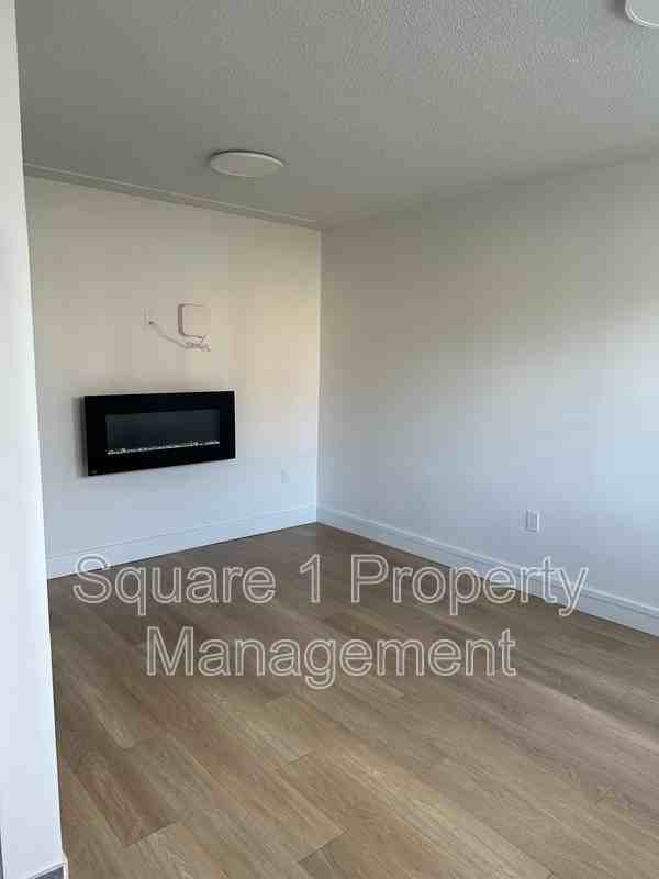 8550 82 Ave Nw #2 - Photo 4 of 6