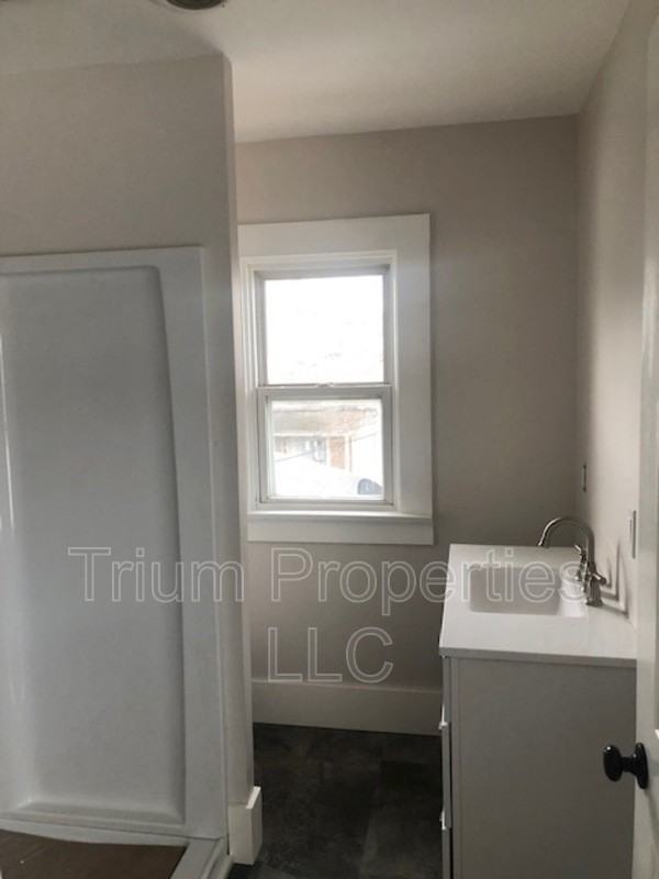 295 E Ash St #B - Photo 6 of 9