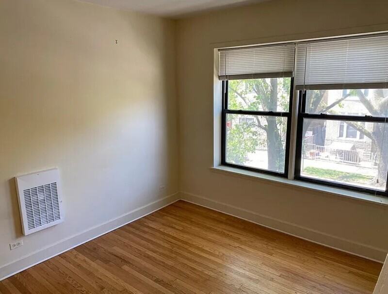 222 W 33rd St #2R - Photo 5 of 10