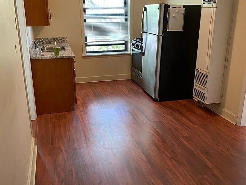 222 W 33rd St #2R - Photo 6 of 10