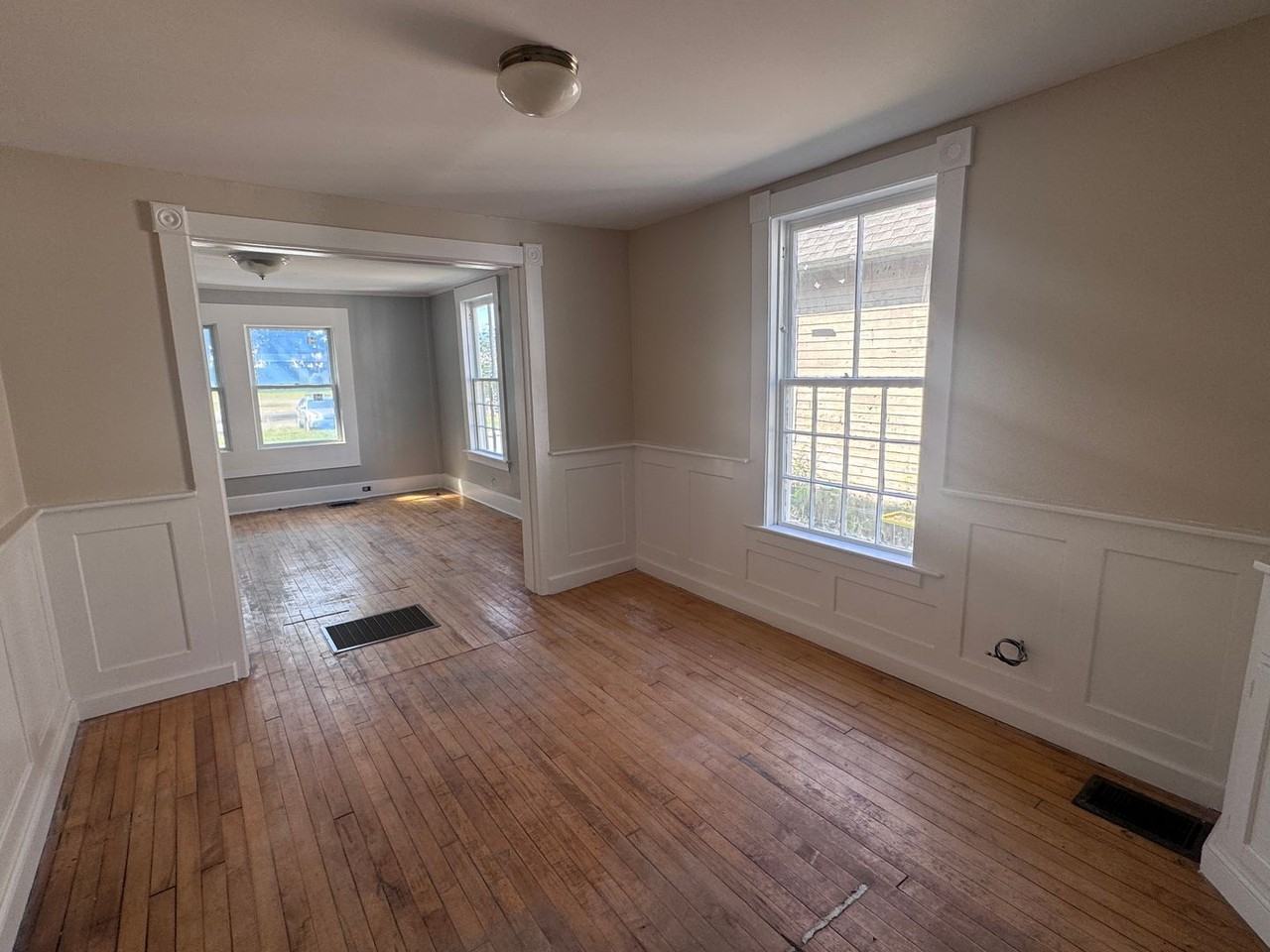 35 River St - Photo 3 of 6