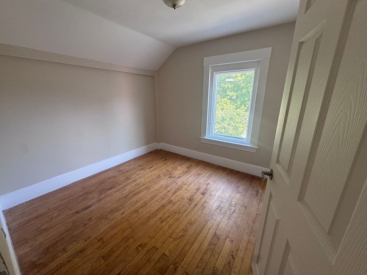 35 River St - Photo 5 of 6