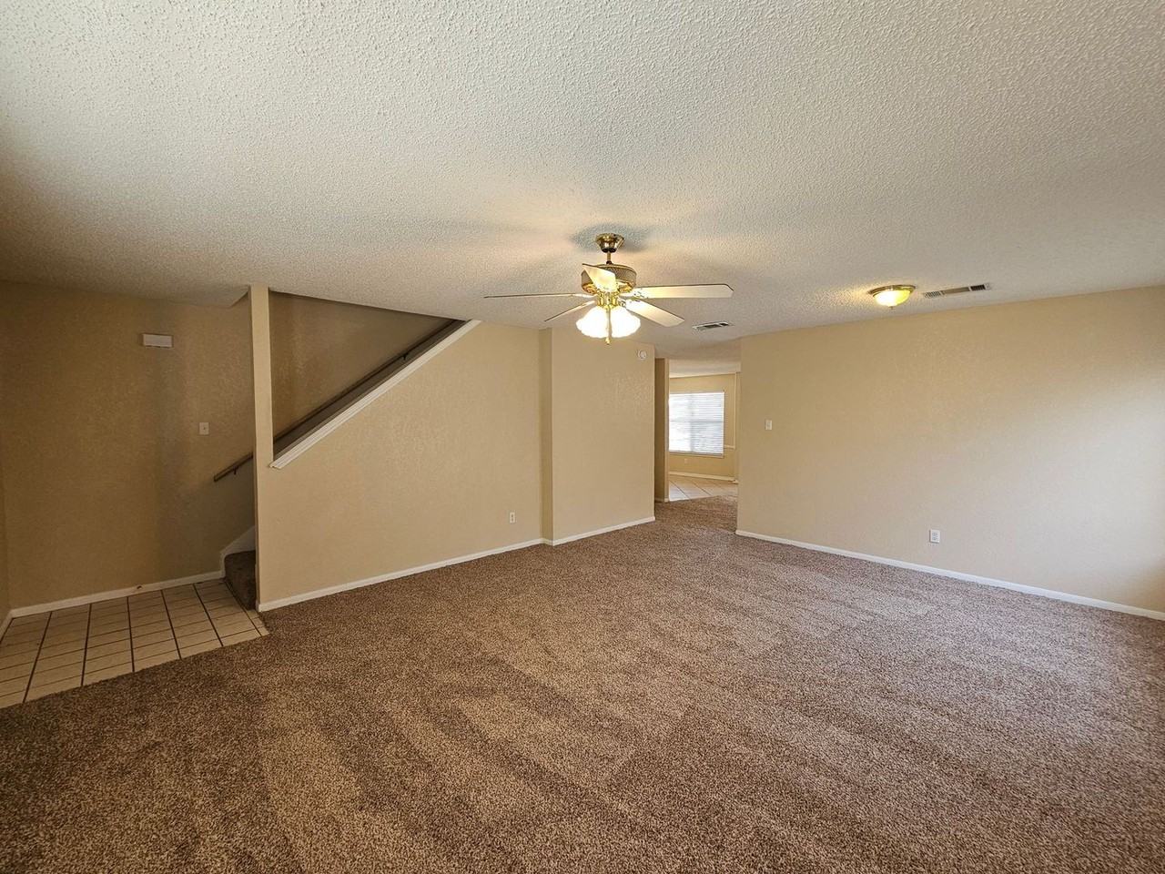 1701 Tanglewood Dr - Photo 5 of 34