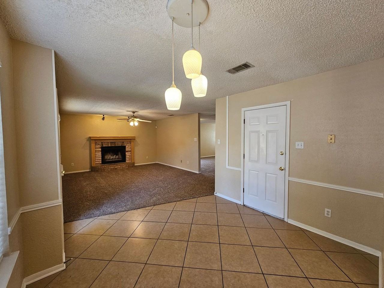1701 Tanglewood Dr - Photo 7 of 34