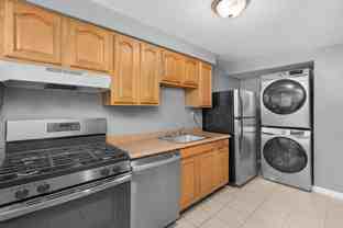1226 E Madison St - Photo 1 of 1