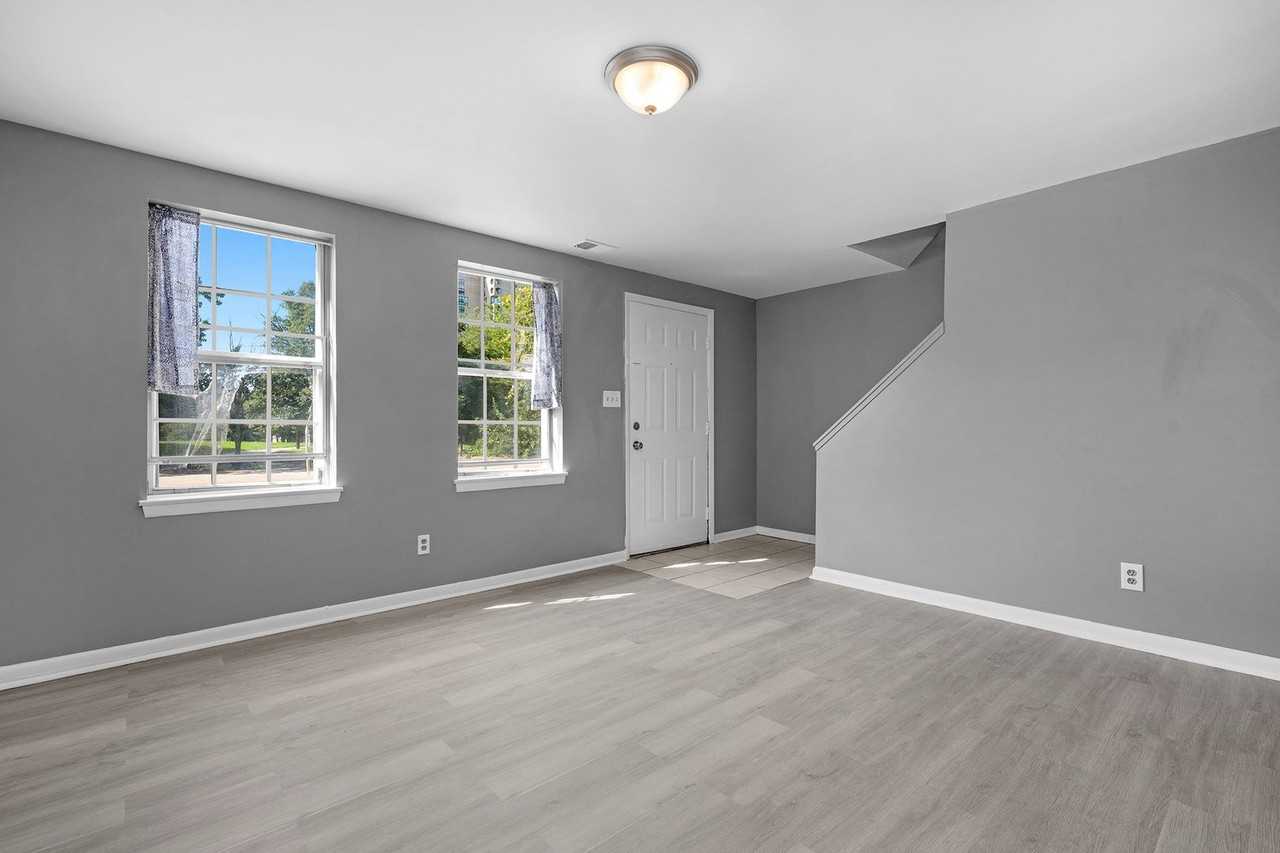 1226 E Madison St - Photo 5 of 21