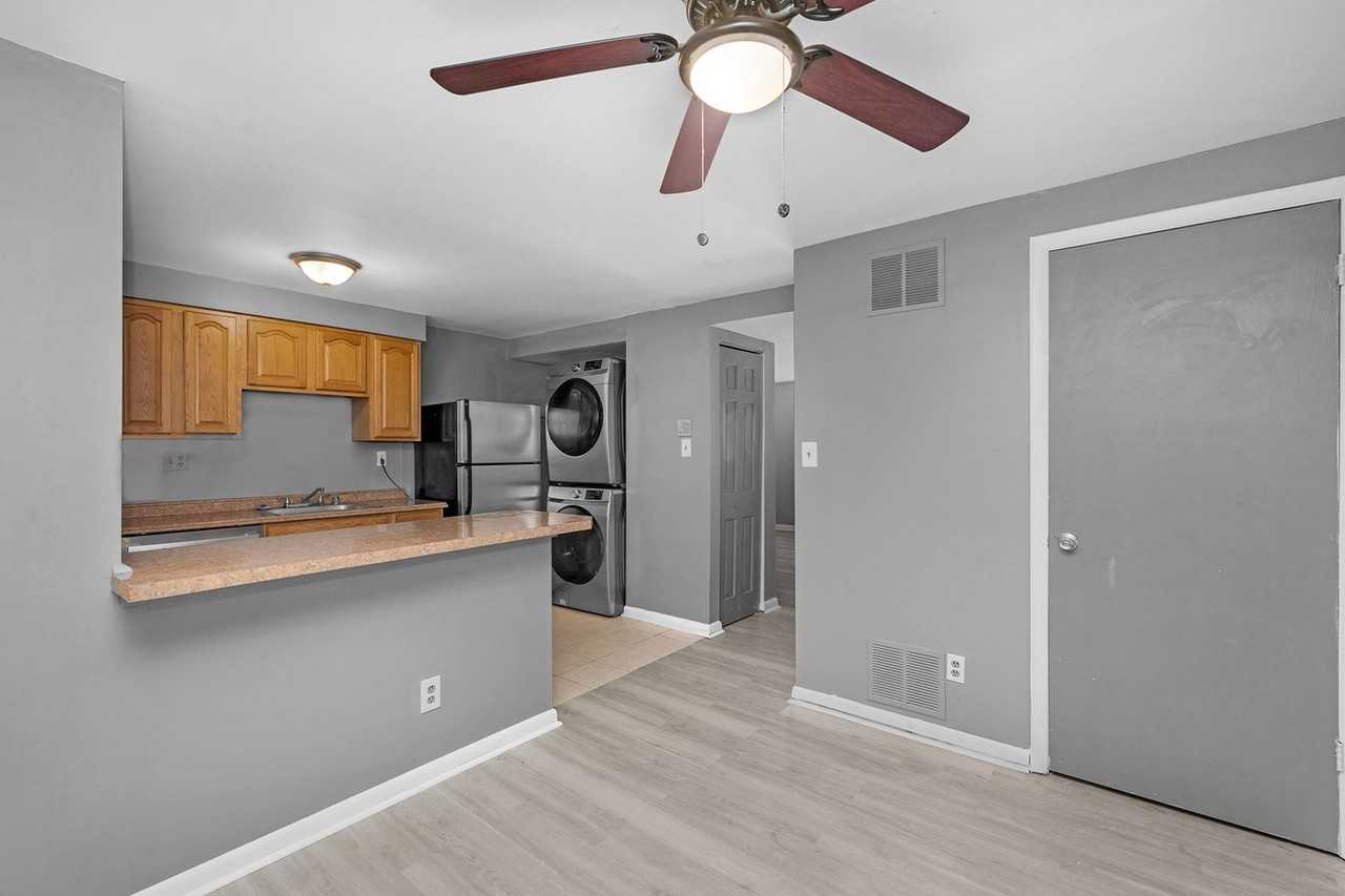 1226 E Madison St - Photo 7 of 21