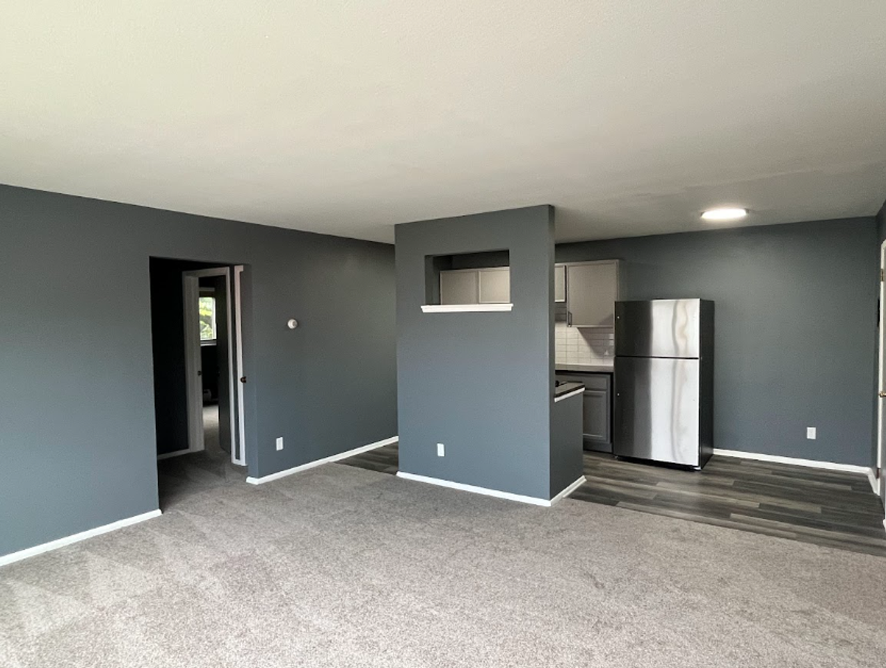 1421 44th Ave N - Photo 2 of 8