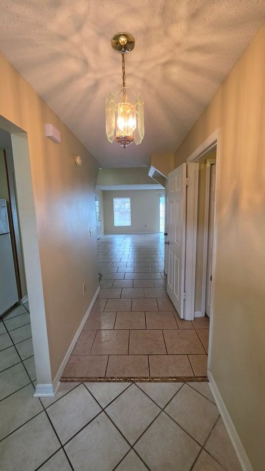 611 W Oak Terrace Dr - Photo 2 of 27