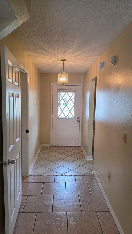 611 W Oak Terrace Dr - Photo 3 of 27