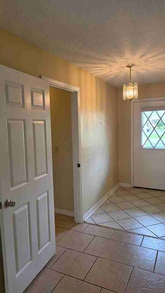611 W Oak Terrace Dr - Photo 4 of 27