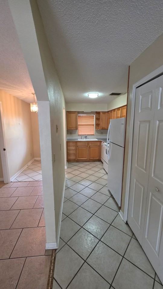 611 W Oak Terrace Dr - Photo 5 of 27