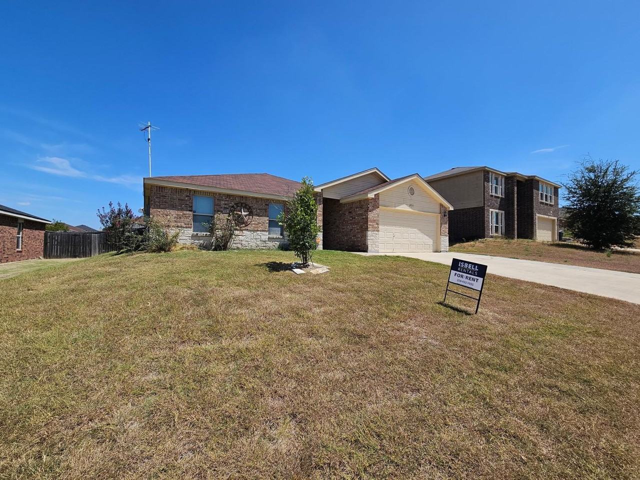 2711 Tara Dr - Photo 2 of 16