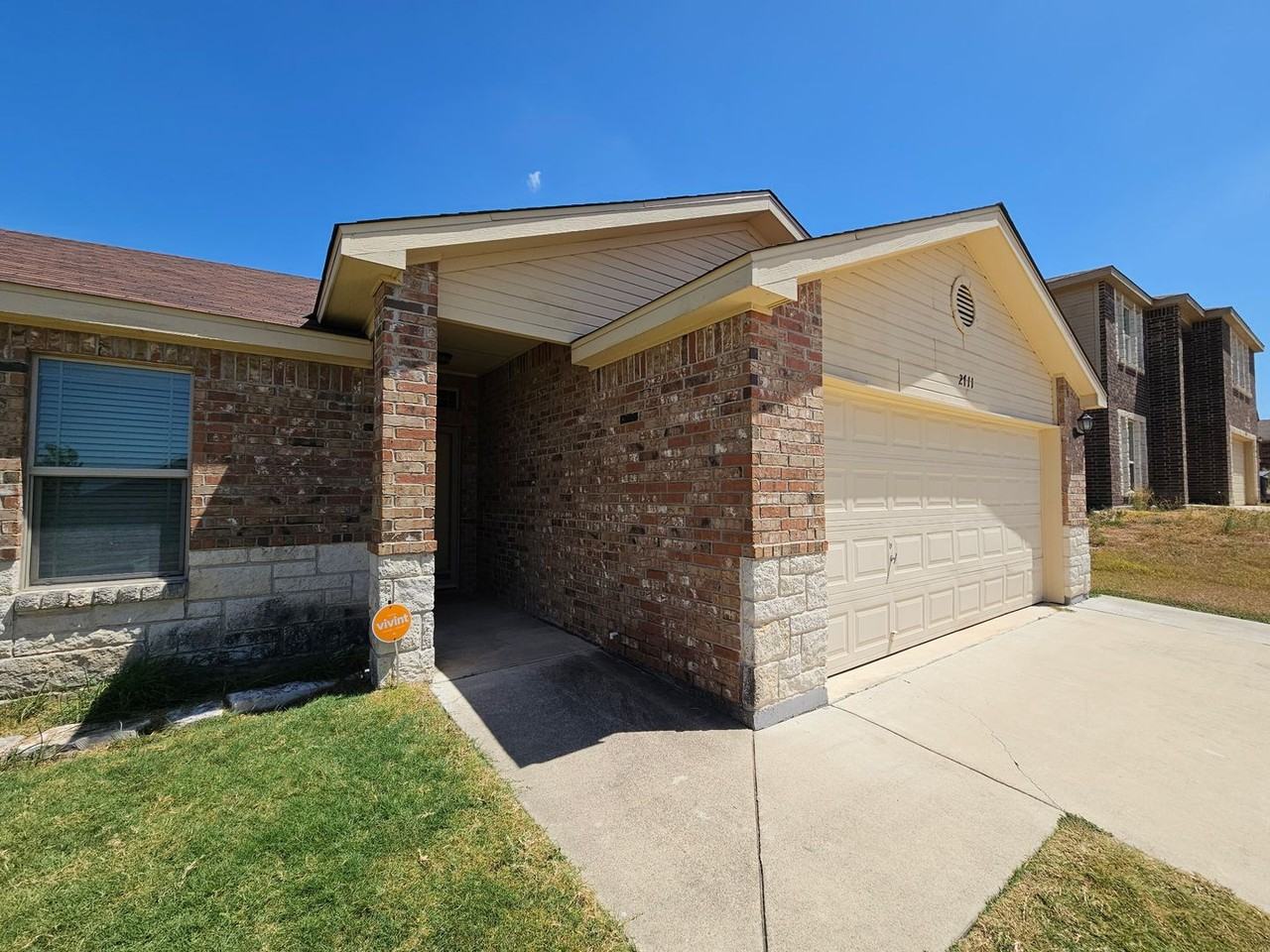 2711 Tara Dr - Photo 3 of 16