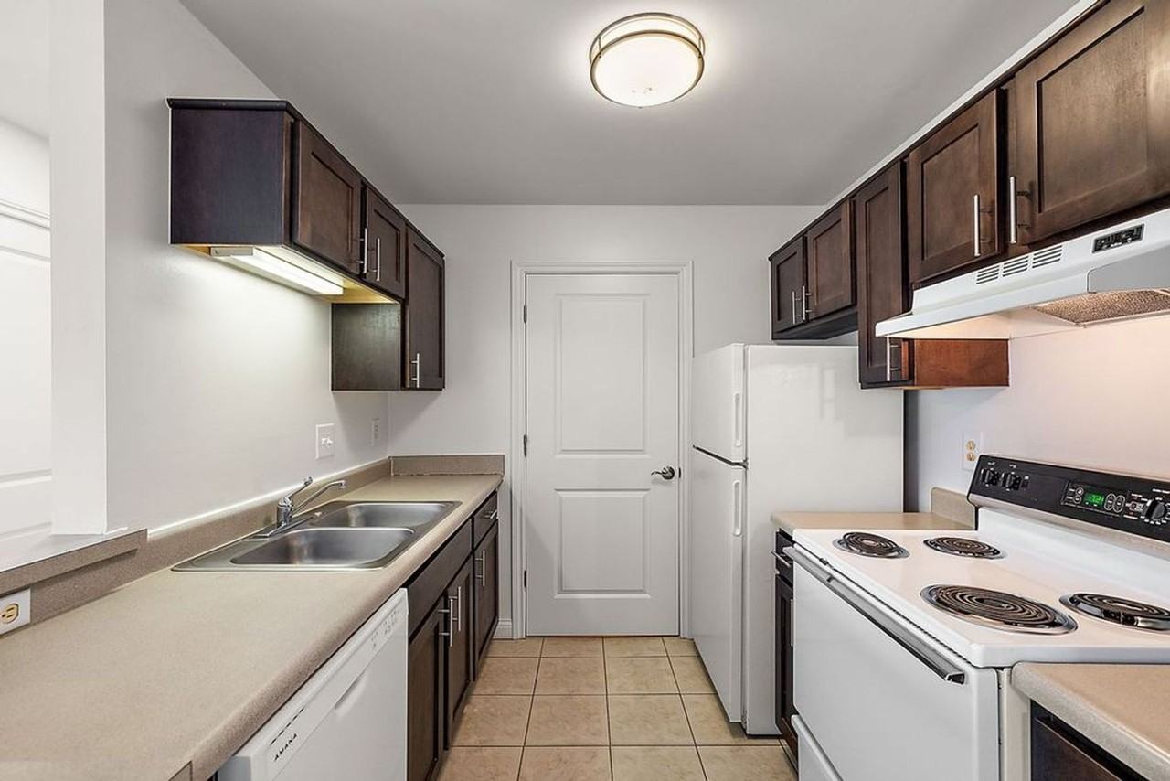 Whispering Lakes Apts - Photo 2 of 17