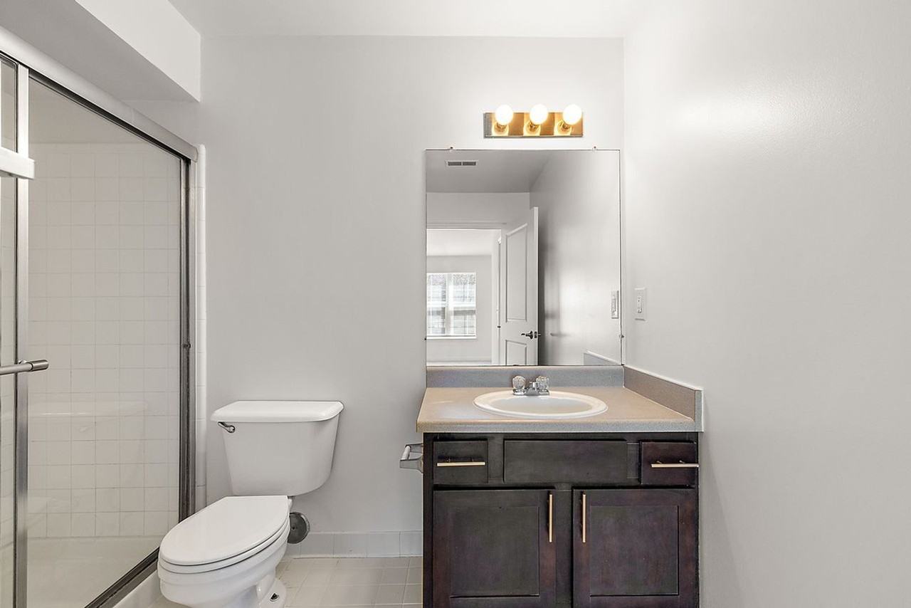 Whispering Lakes Apts - Photo 3 of 17