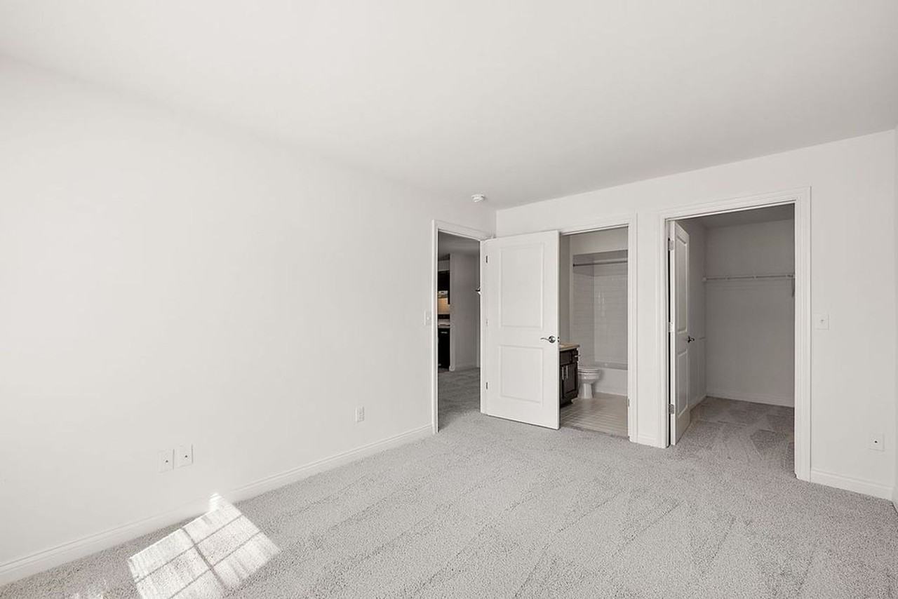 Whispering Lakes Apts - Photo 5 of 17