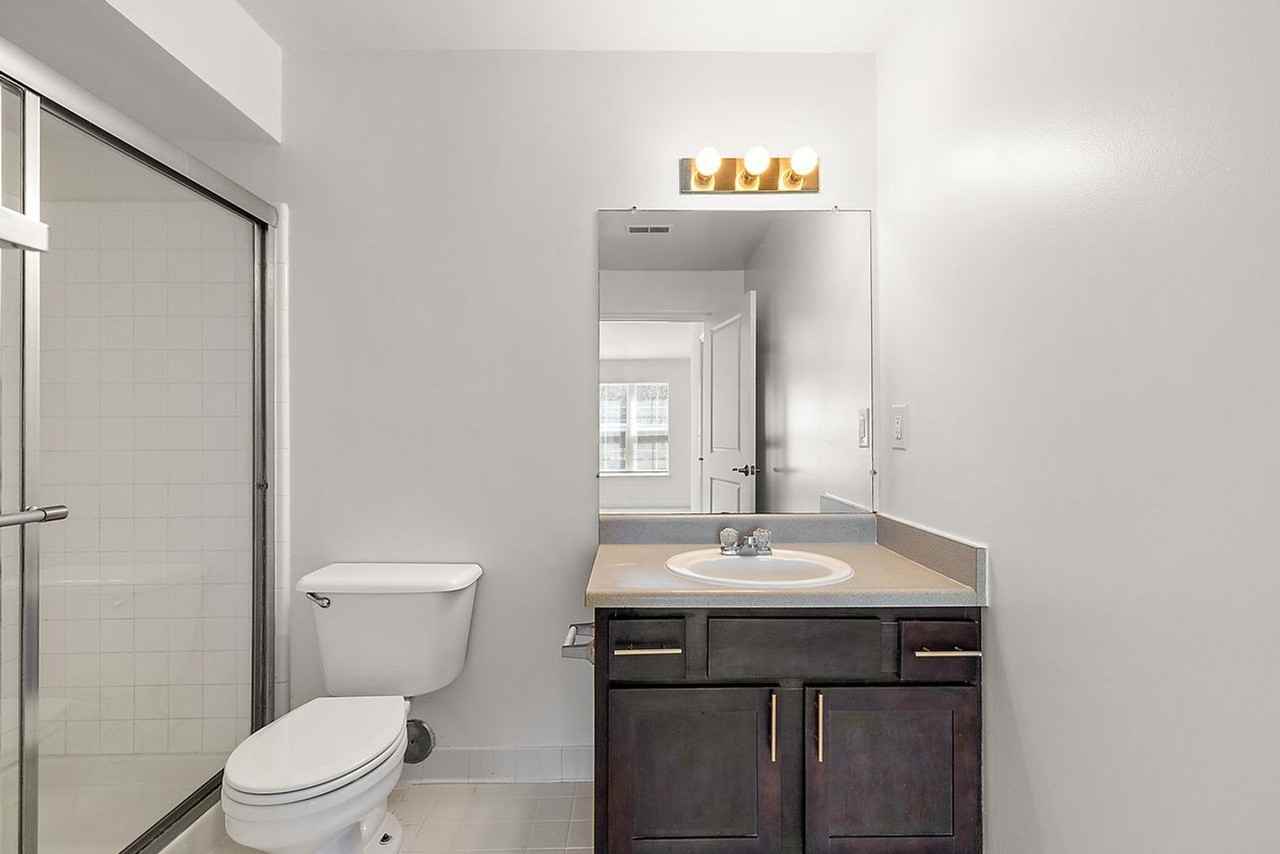 Whispering Lakes Apts - Photo 7 of 17