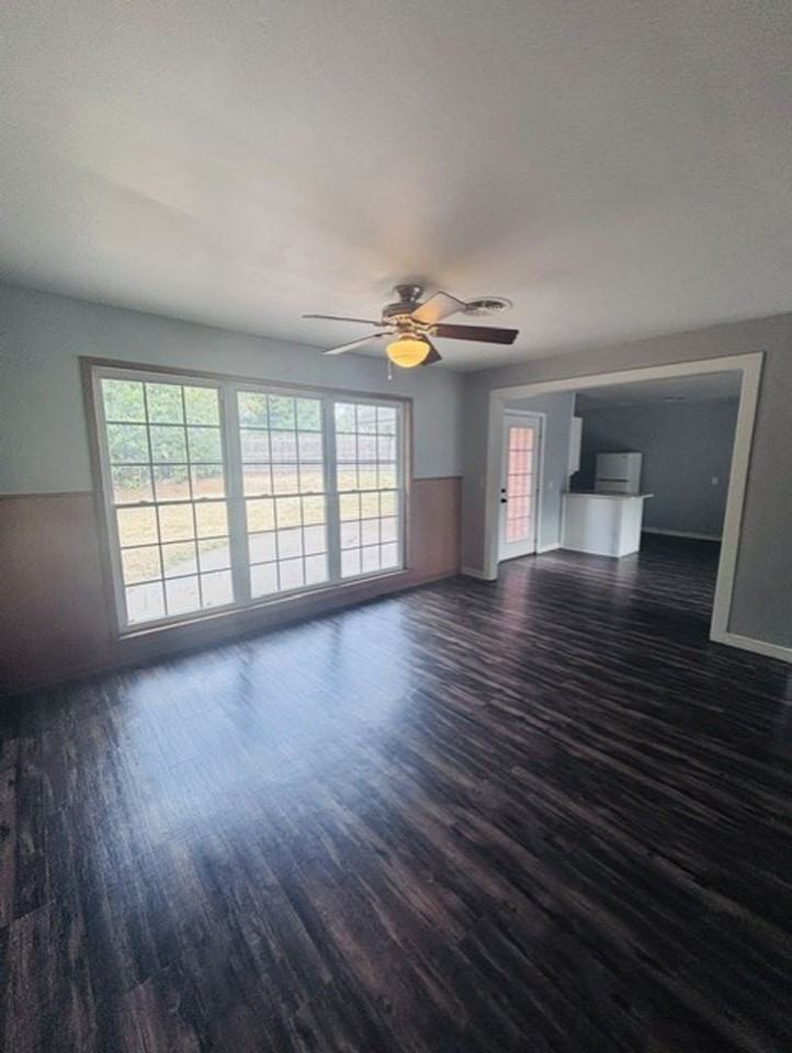 906 Carey Dr - Photo 5 of 19