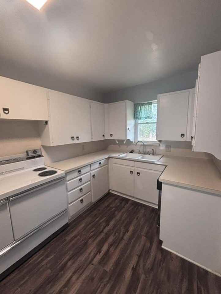 906 Carey Dr - Photo 6 of 19
