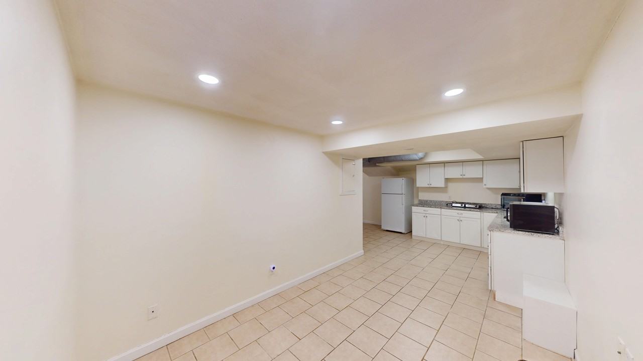 123 Aspinwall Ave #B