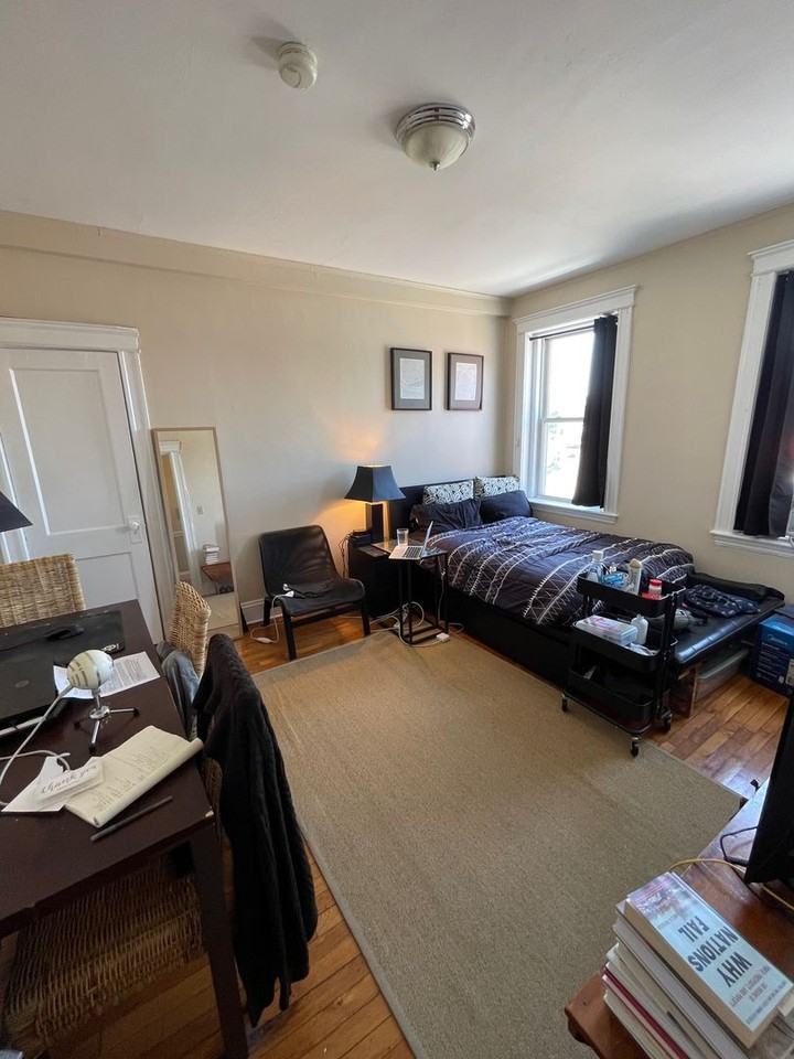 1197 Commonwealth Ave - Photo 5 of 11