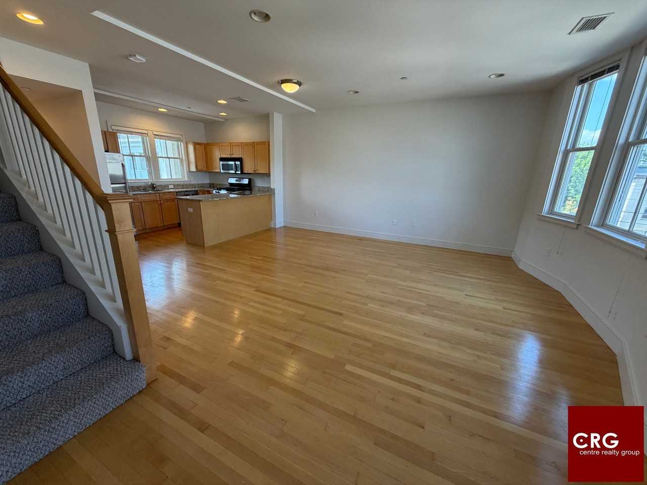 109 2nd St - Photo 4 of 13