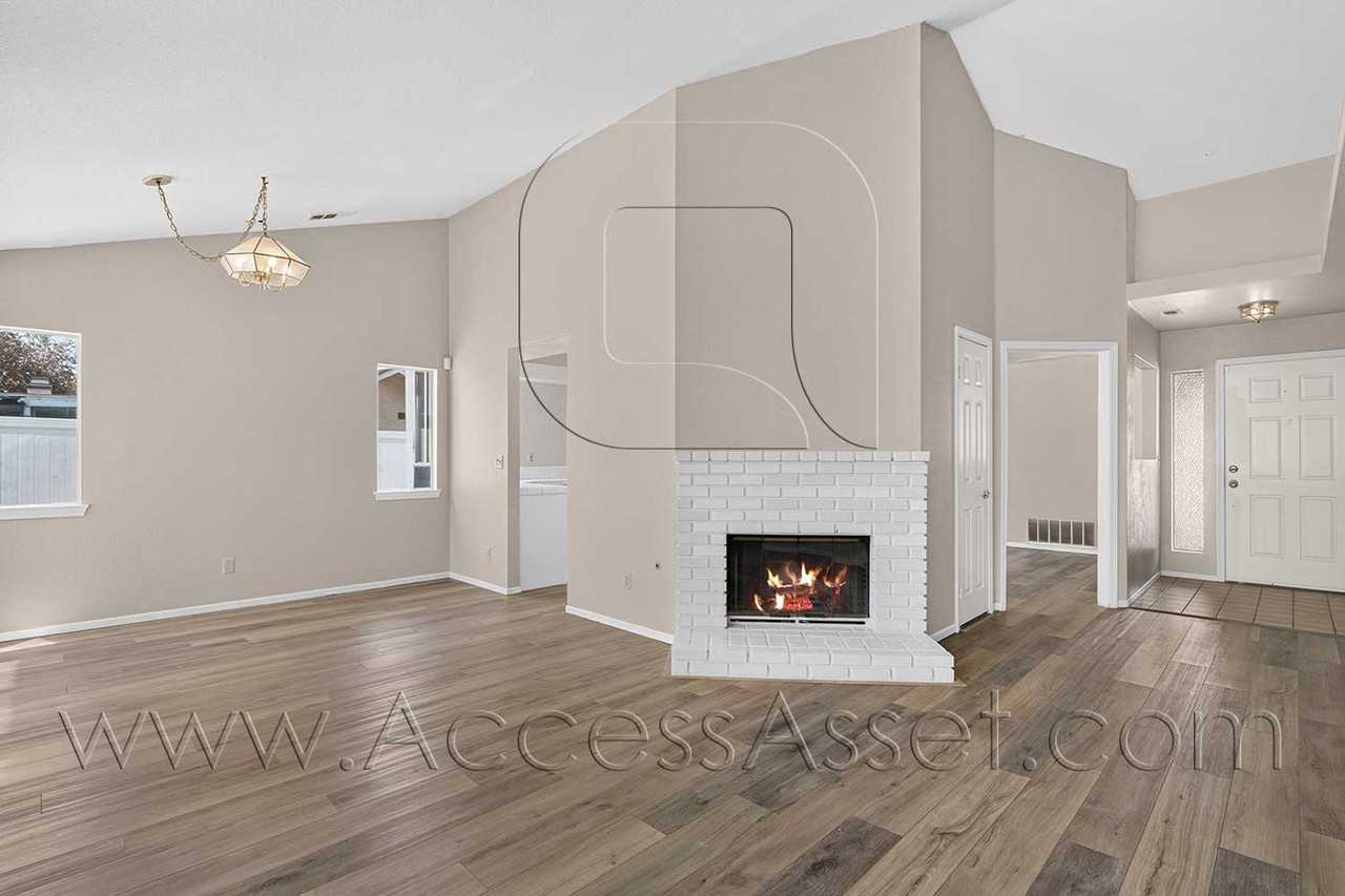 2224 Callaway Dr - Photo 5 of 33